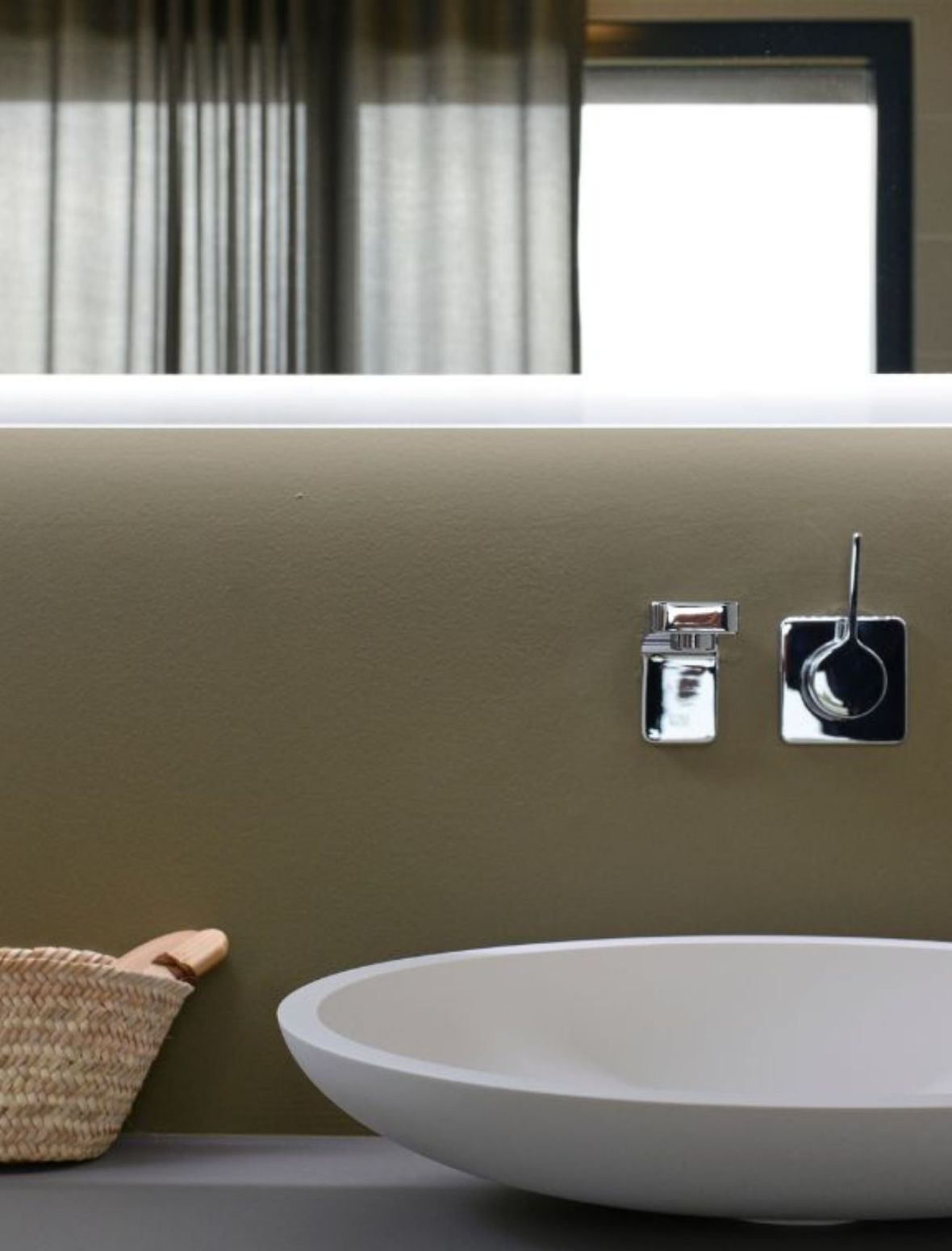 salle de bain minimaliste conçue par extra muros brest