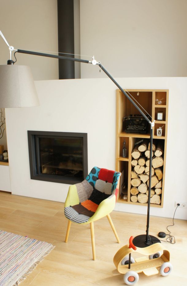 salon avec chemin&eacute;e moderne