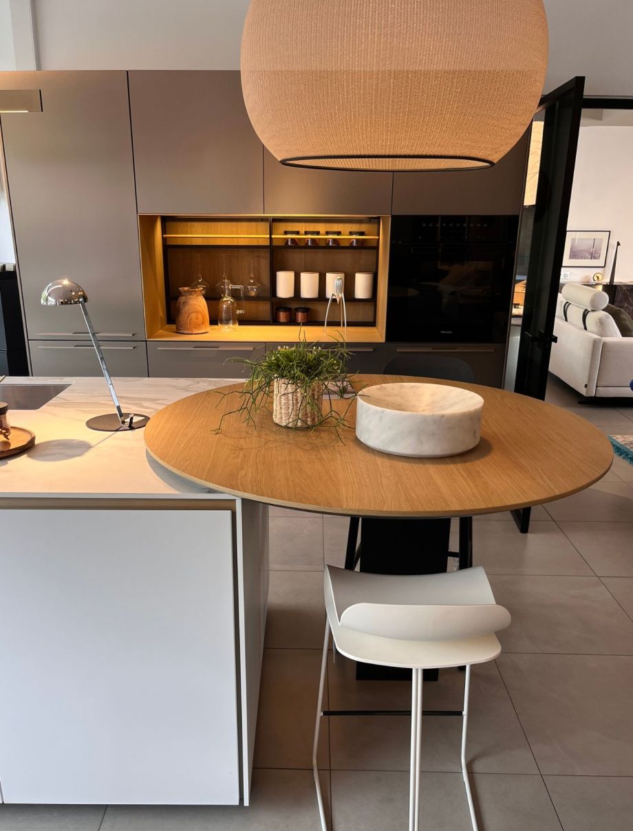 cuisine dans le showroom d'extra muros brest